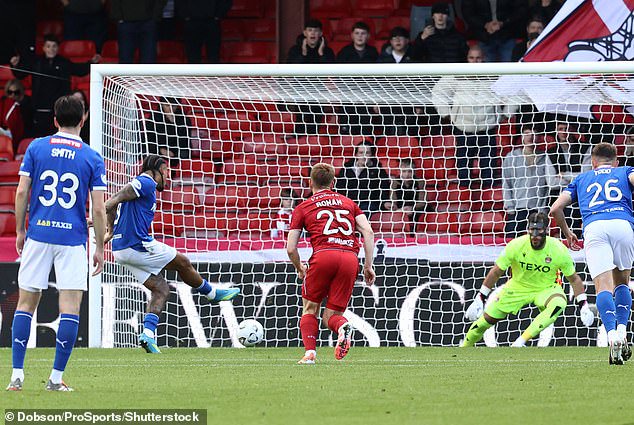 Aberdeen 0-1 St Johnstone: Makeshift Perth side swap style for steel to claim first away win of the season