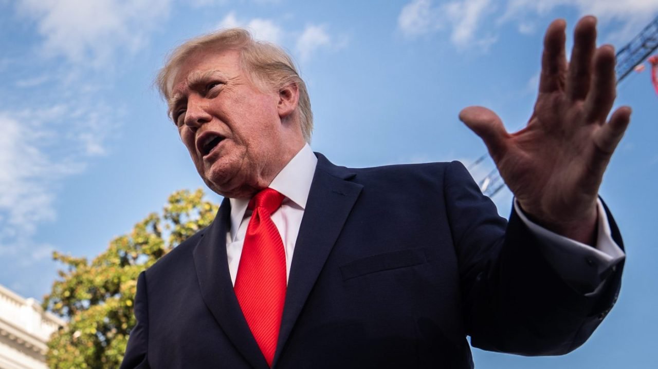 Trump mocks heckler punched at Ohio rally