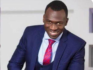 Famous Former Citizen TV News Anchor Pays College Fees for Lady He Found Working as a Security Guard