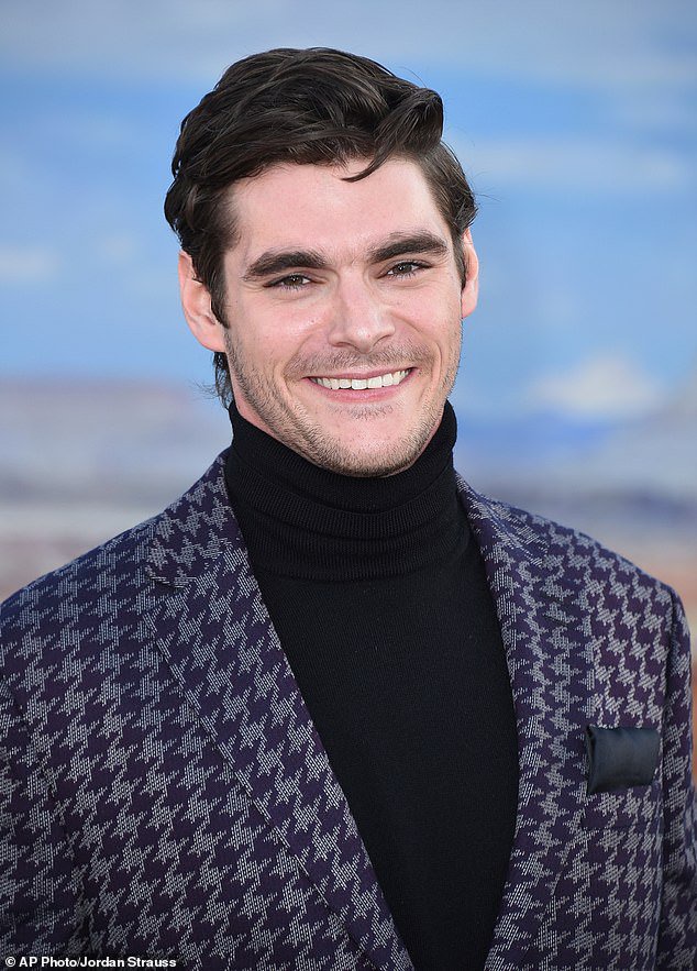 RJ Mitte is honored at convention he was scheduled to appear at before shock death at age 34