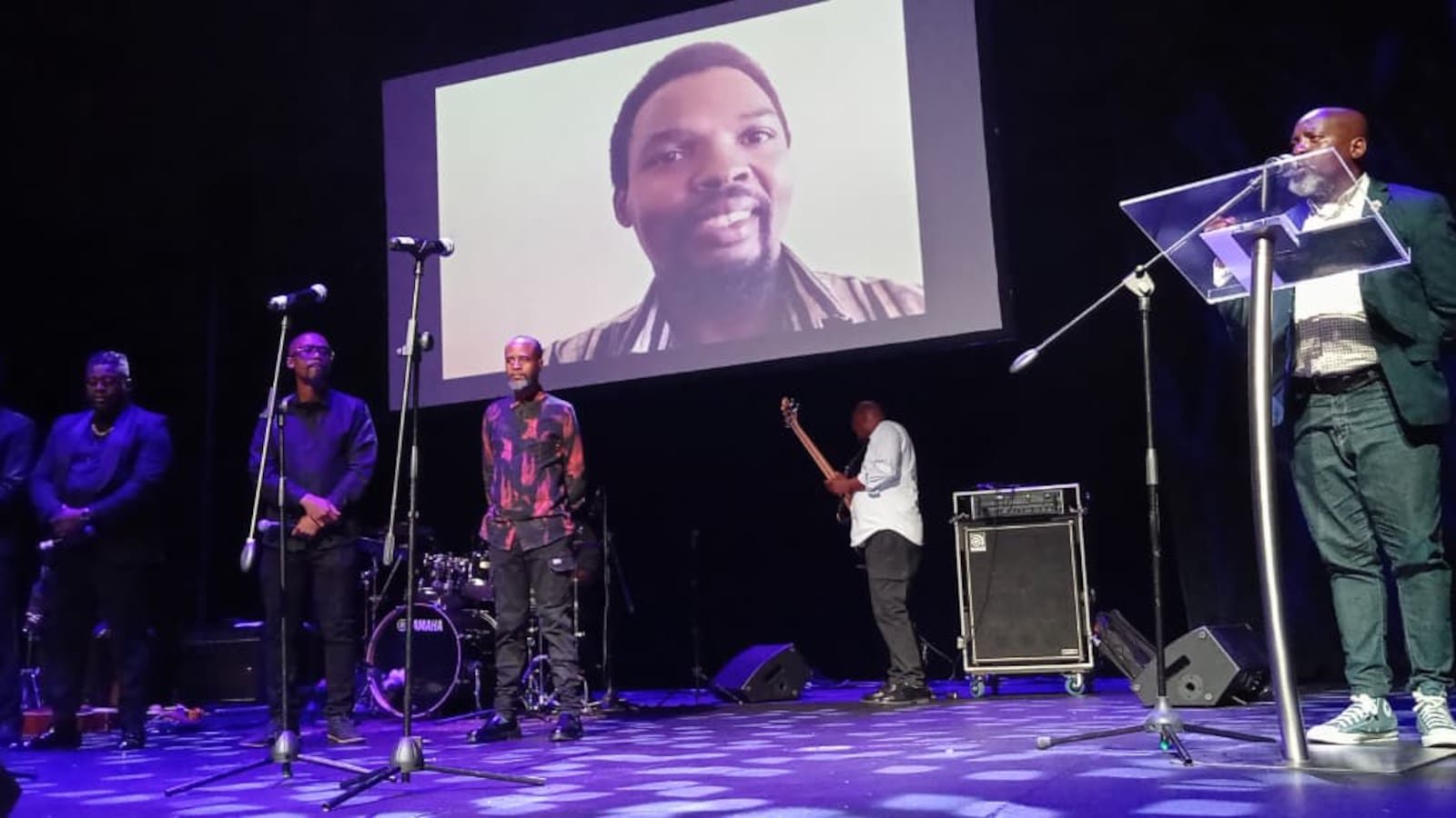 Dance floor tribute for acting legend!