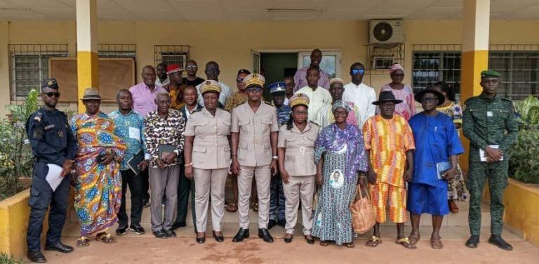 Côte d’Ivoire – AIP / Les chefs traditionnels et des leaders communautaires informés des nouvelles mesures de lutte contre l’orpaillage illégal à Prikro