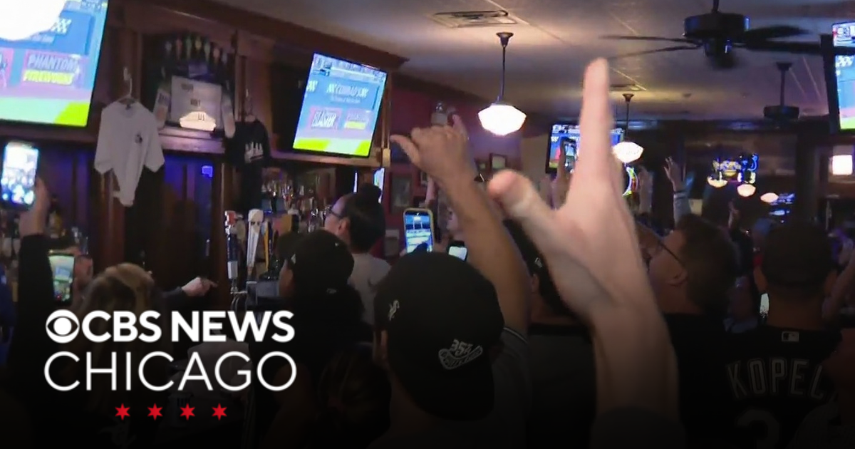 White Sox fans celebrate as team is 1 game away from ALCS