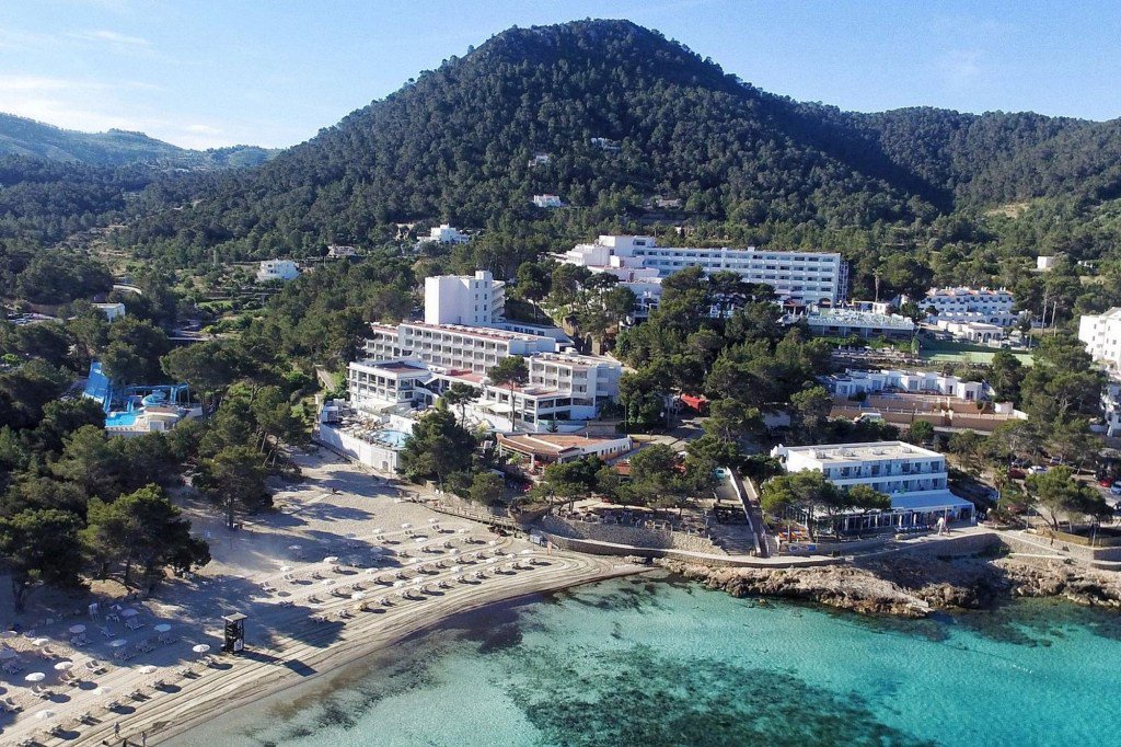 Brit woman dies on Ibiza beach after being pulled from sea in front of horrified holidaymakers