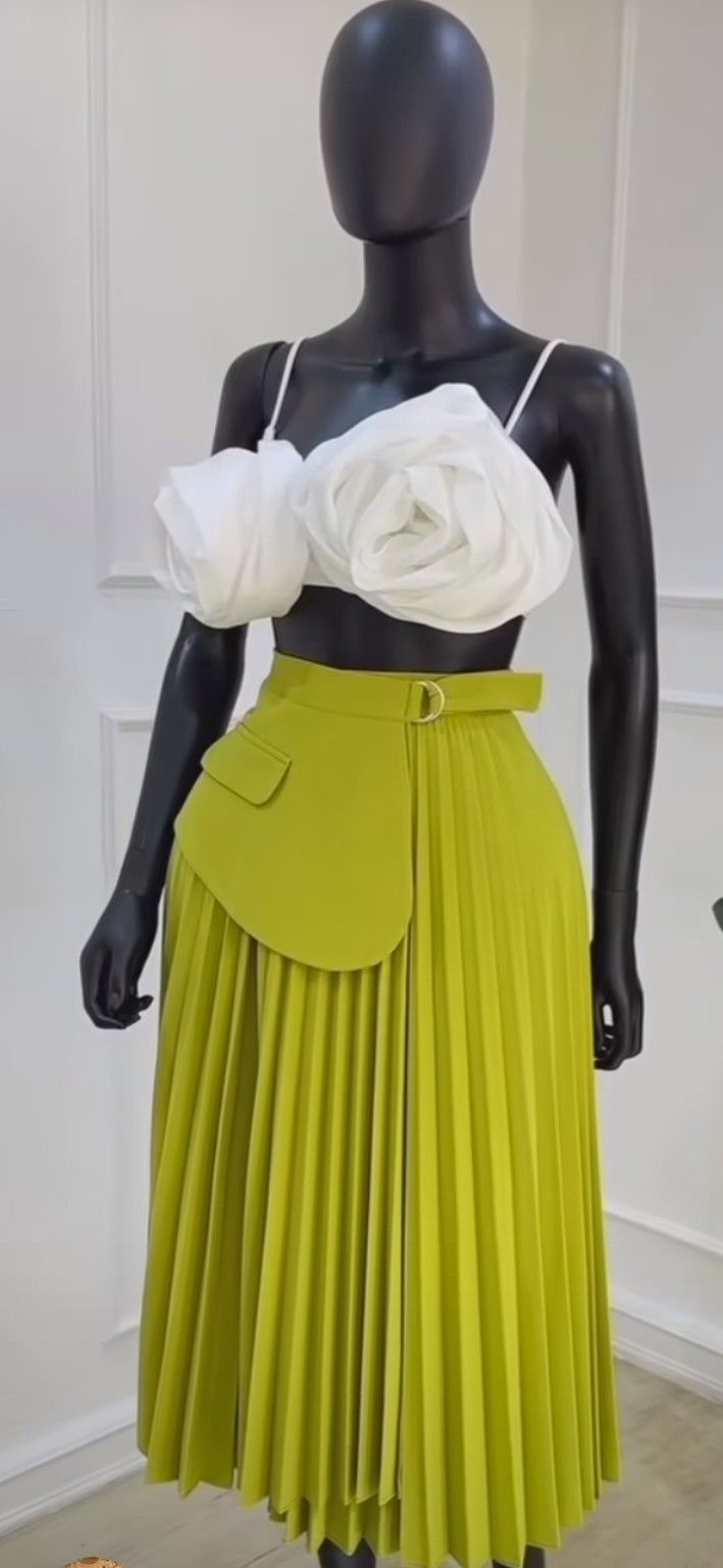 Creative Pleats For Fashionable Women