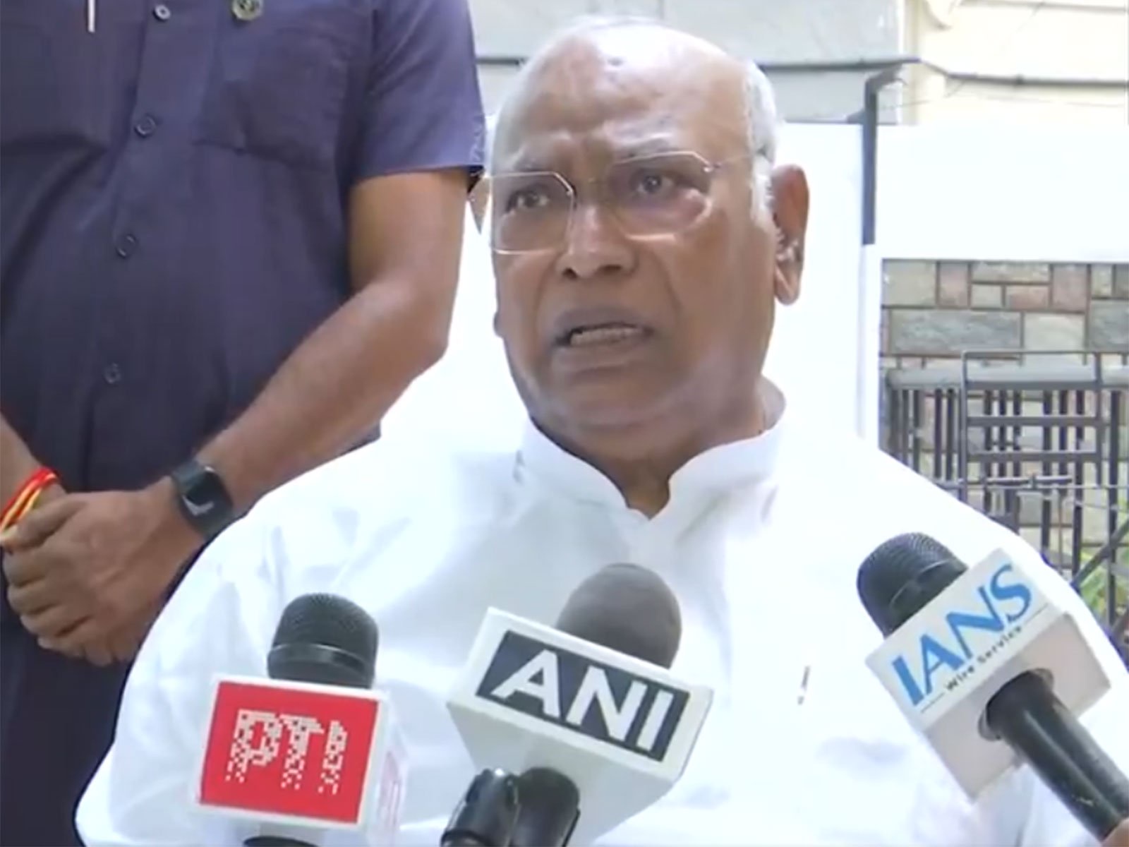 “Will meet CJI tomorrow”: Congress President Kharge says “undeclared emergency” being declared in country