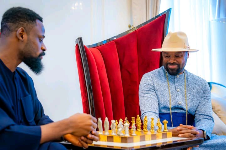 Reactions as Olu of Warri Takes on Chess Master Tunde Onakoya in a Game at His Palace