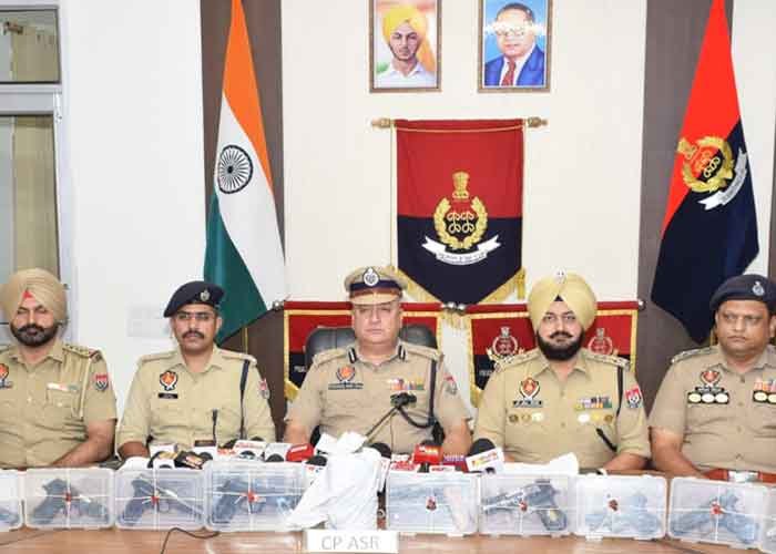 Amritsar Police Arrest Three in Drug and Illegal Arms Smuggling Case; 10 Pistols, 1.022 Kg Heroin Seized