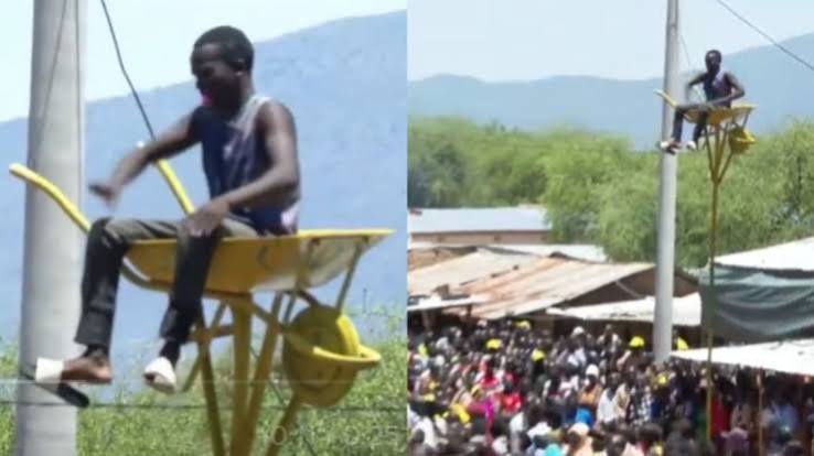 How Ruto Reacted After Man Fell From a Raised Wheelbarrow at His Meeting
