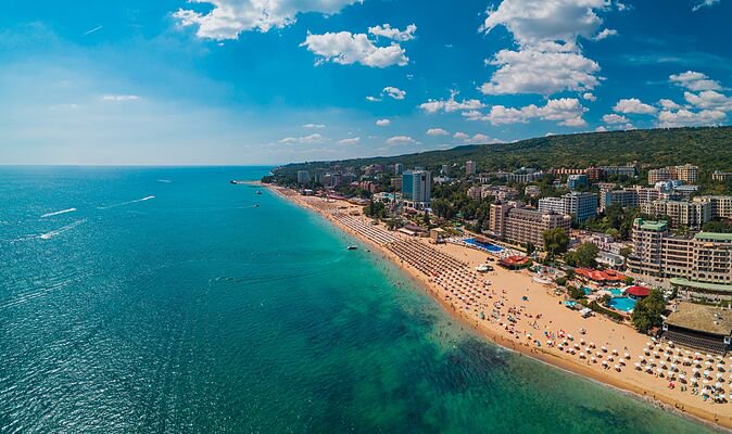 Horror explosion as ship sinks off coast of holiday hotspot filled with Brits