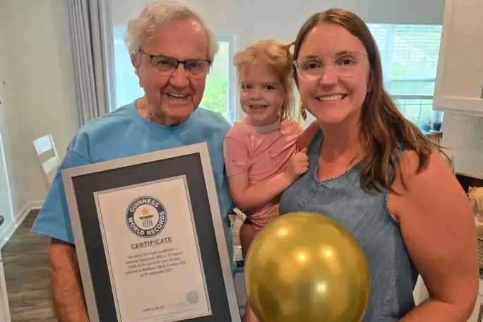 92-Year-Old American Becomes World’s Oldest First-Time Grandfather