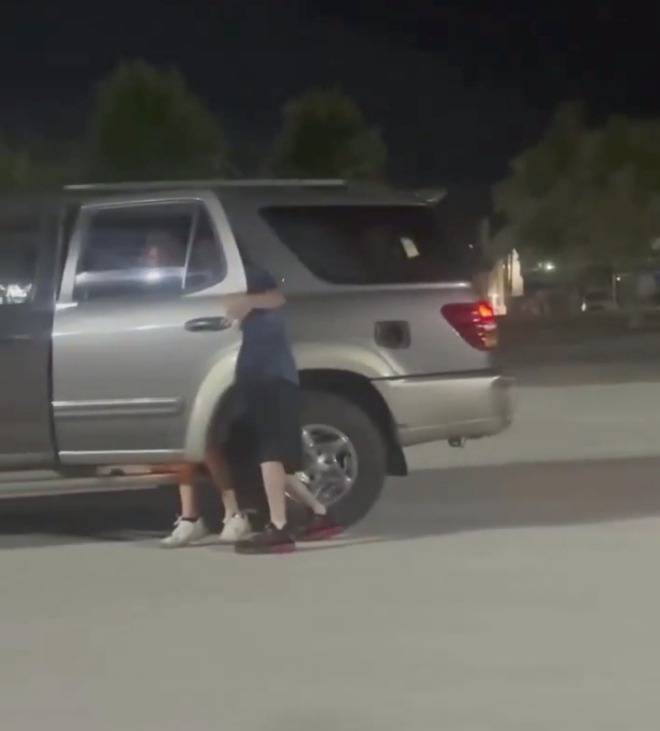 Four Men Reportedly Rescue Woman From Suspected Kidnapper in Dramatic Footage
