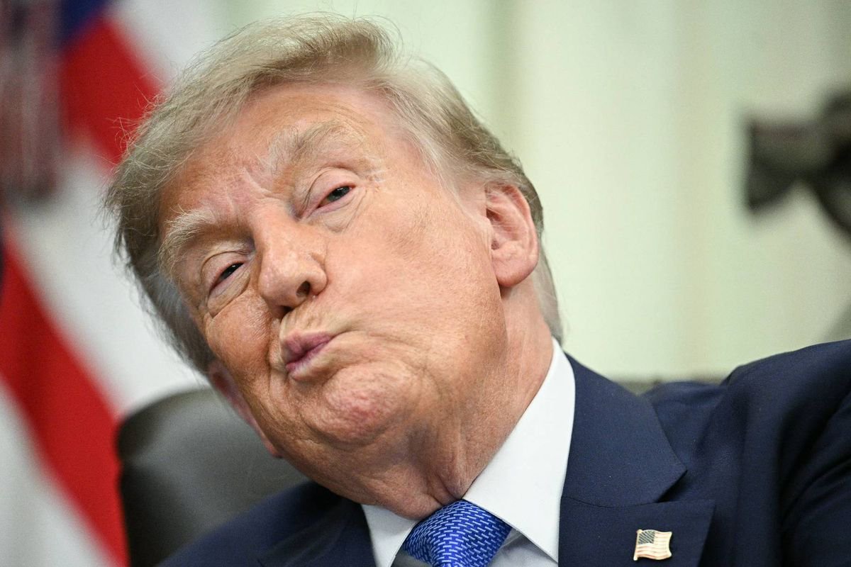 Explosive verdict on ‘poo-smelling’ Trump’s health after eye-opening meeting