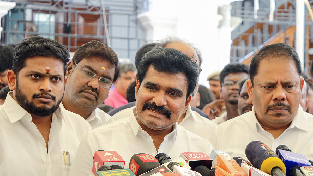 AIADMK issues defamation notice to TN minister Nirmal Kumar seeking Rs 1 crore in damages