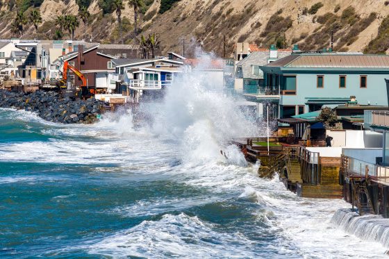 A ‘super’ El Niño sets an ocean temperature record as aid groups prepare for the worst
