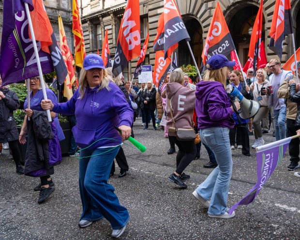 Glasgow city council reaches pay deal with union to avert fire-and-rehire plan