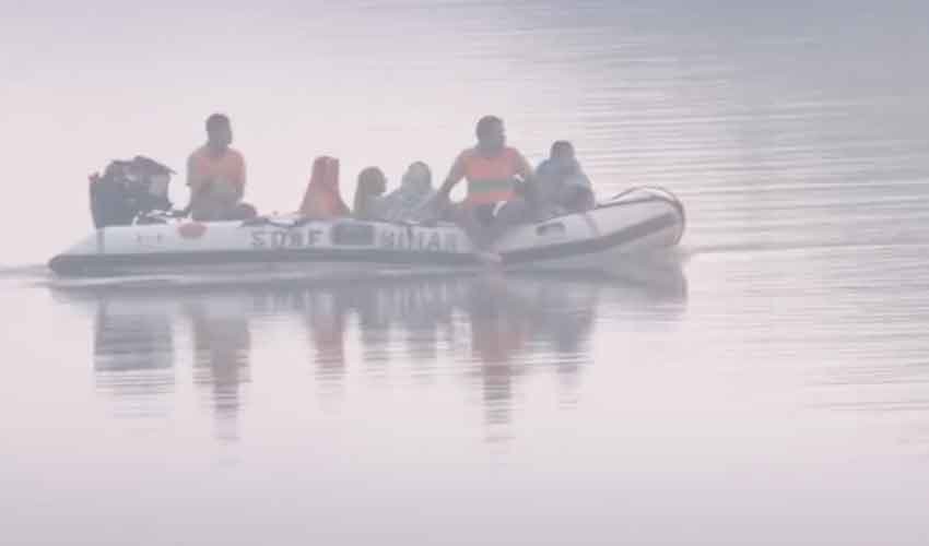 India boat capsizes, drowning 13, mostly children