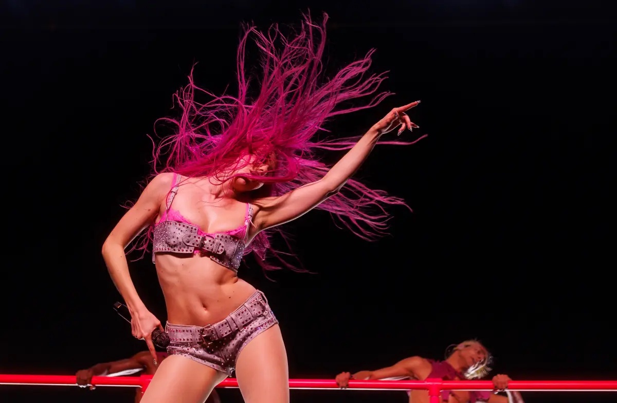 Adéla brings ‘Nicole Kidman’ — and the real Chappell Roan — to L.A.’s Fonda Theatre