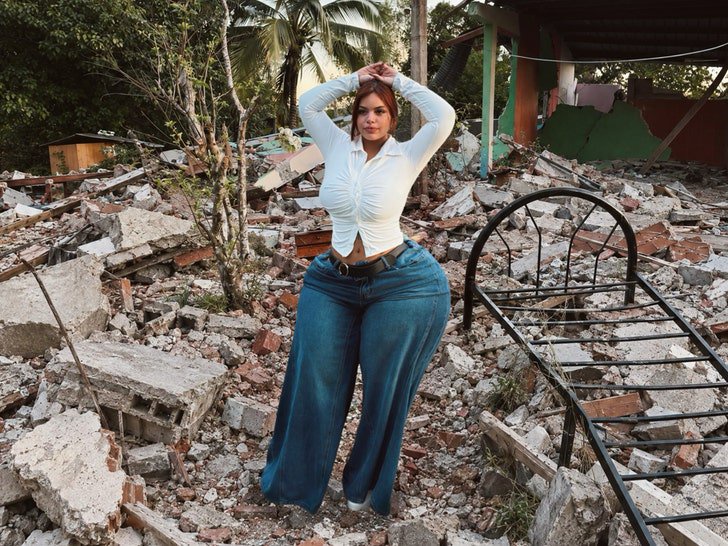 Gracie Bon Ripped for Posing Amid Panama Earthquake Damage