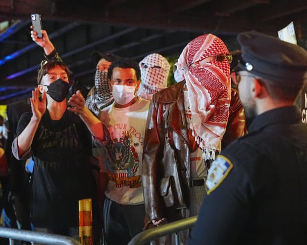 ‘Abolish ICE’: Mamdani, AOC and other Democrats urge action after New York shooting