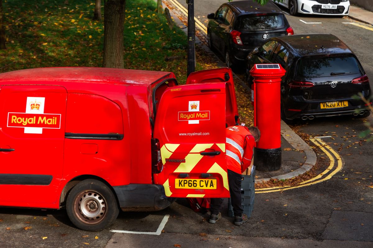 Royal Mail says ‘we can’t deliver’ as it urges customers to make a change