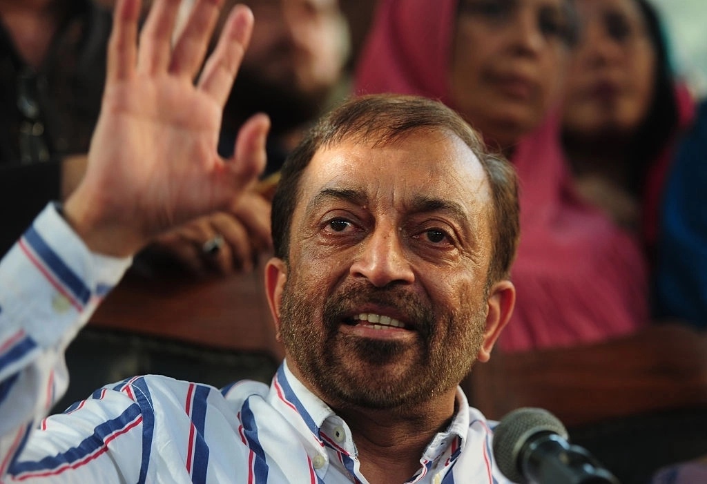 Farooq Sattar urges govt to revisit economic policies after Karachi family tragedy