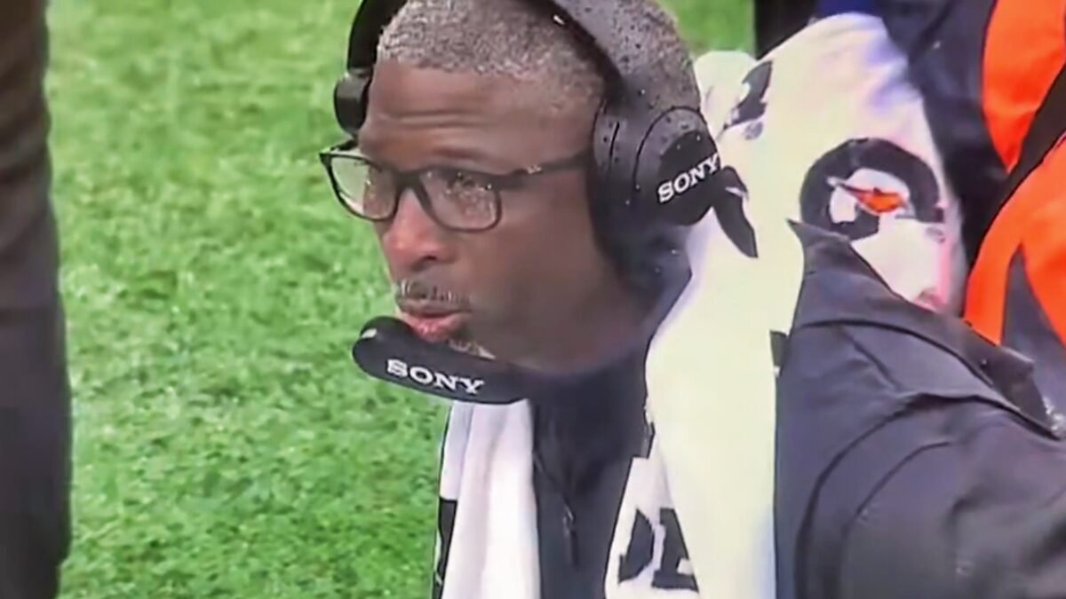 Announcer Appears To Say Homophobic Slur In Shocking Slip-Up During Browns-Jets Game [VIDEO]