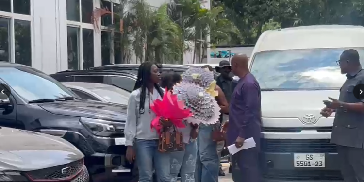 Bank of Ghana Arrests 7 in Accra Over Money Bouquets and Cakes Made With Cedi Notes
