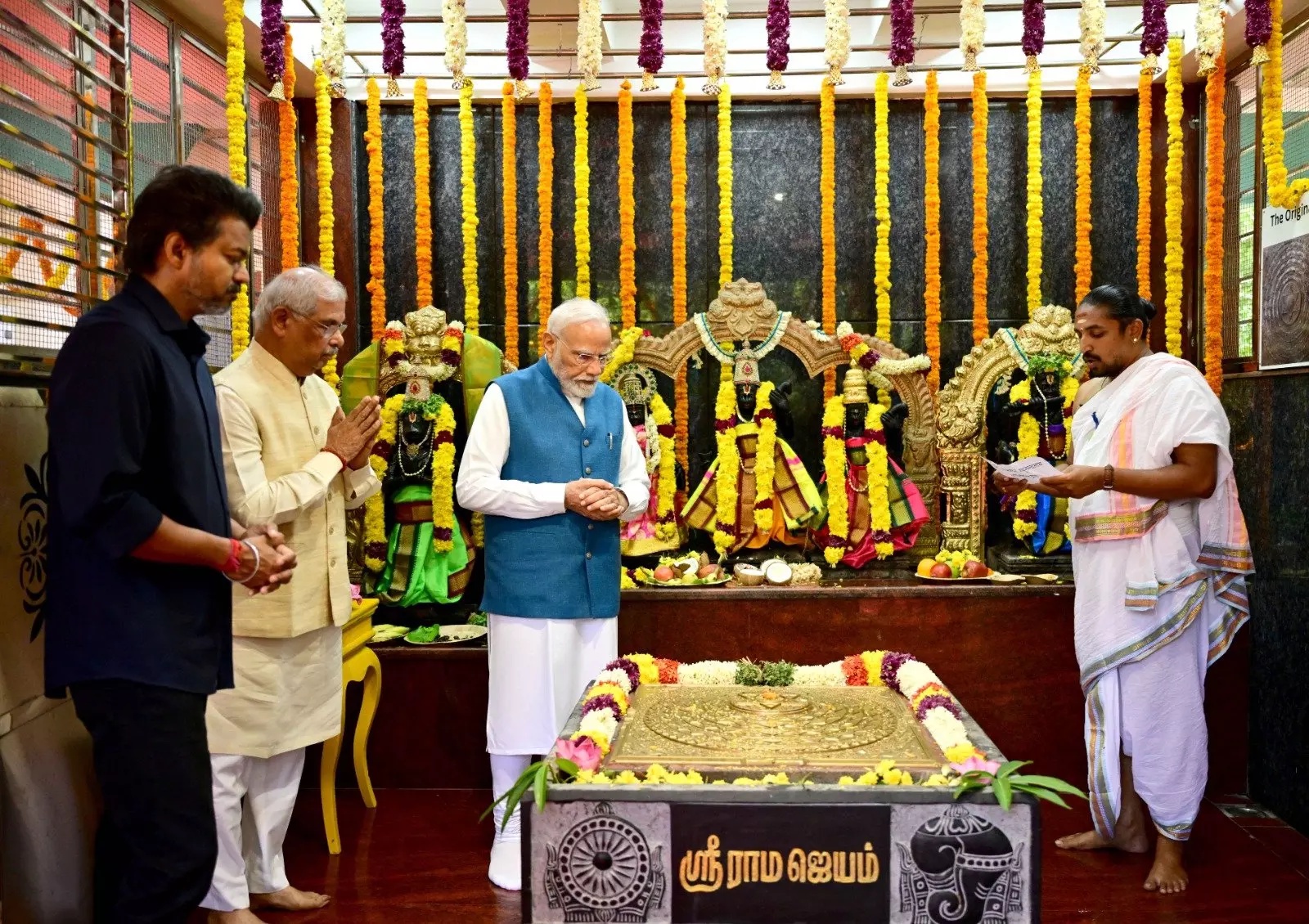 Modi Prays At Jalakanteshwara Temple