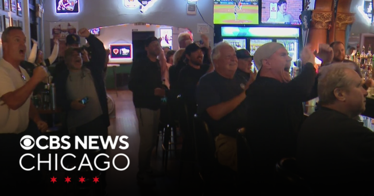 White Sox fans celebrate team’s advancement to the ALDS