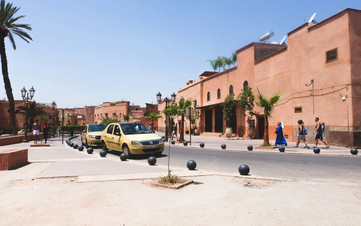 Il vide le compte familial, vend la maison et repart au Maroc se remarier : sa femme et ses quatre enfants démunis