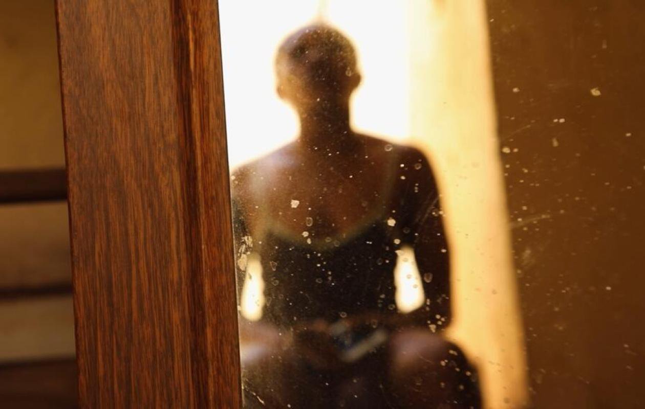 Mbour : O. Boye dort pendant cinq heures après des ébats sexuels avec une prostituée, il se retrouve prisonnier dans sa propre chambre à son réveil