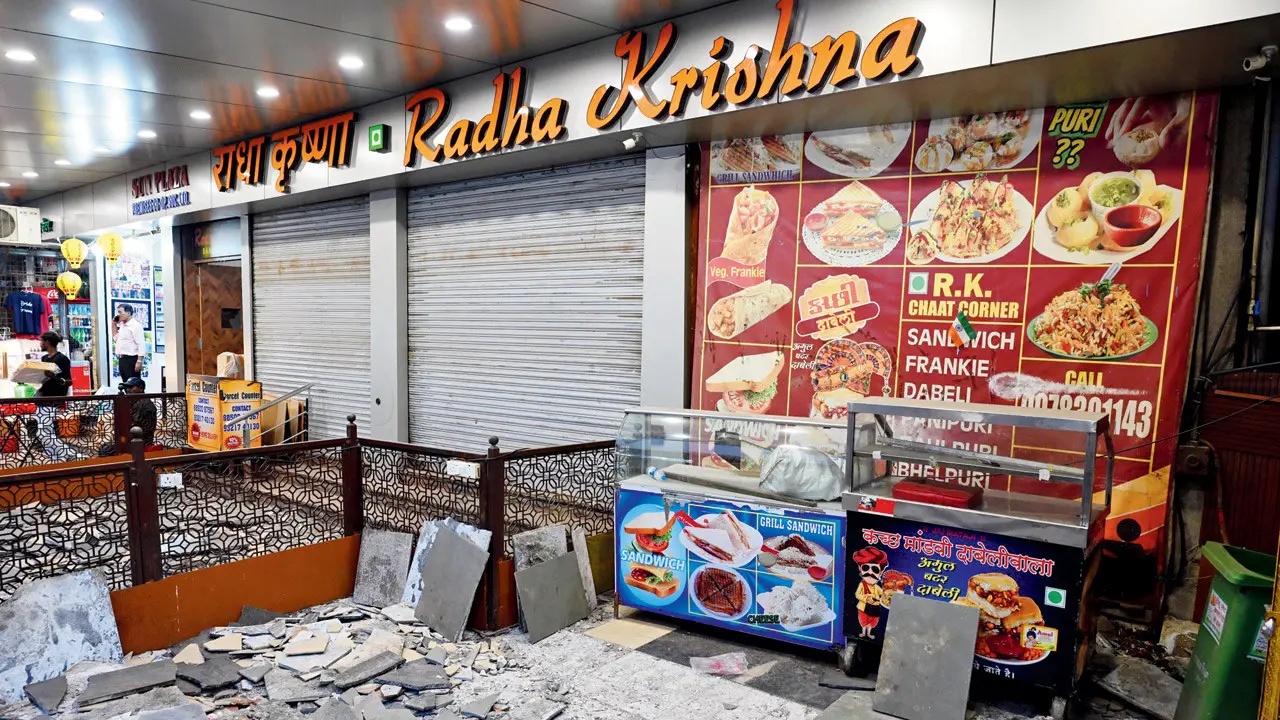 Mumbai: Borivli eatery owner alleges Rs 25 lakh extortion over viral rat-in-dosa video