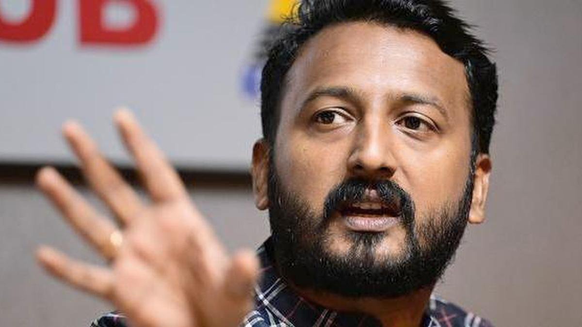 Youth activists of Congress, CPI(M) clash in Adoor; ex-MLA Mamkootathil booked