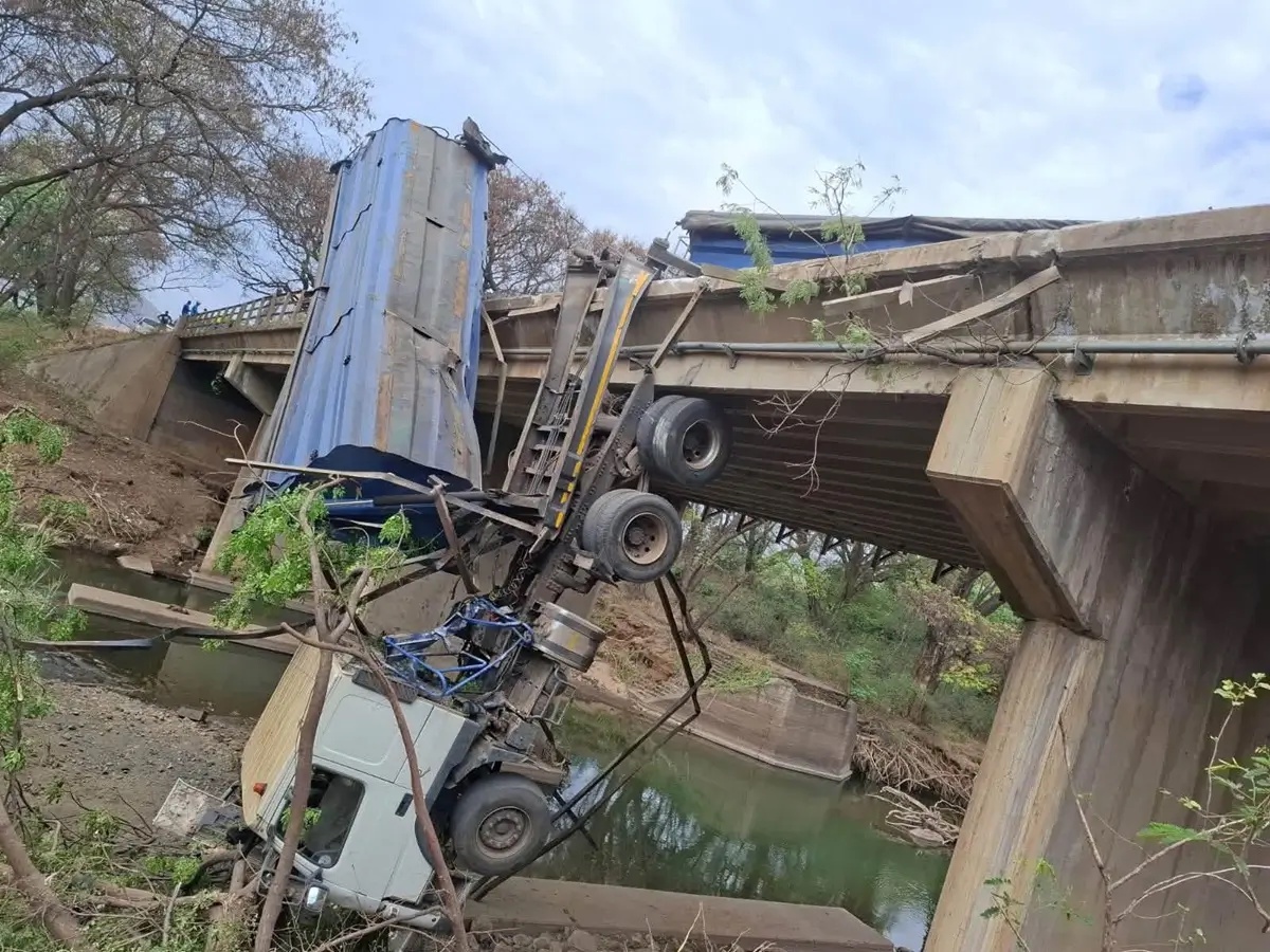 D1296 closed between R555 and R37 after truck crashes off bridge