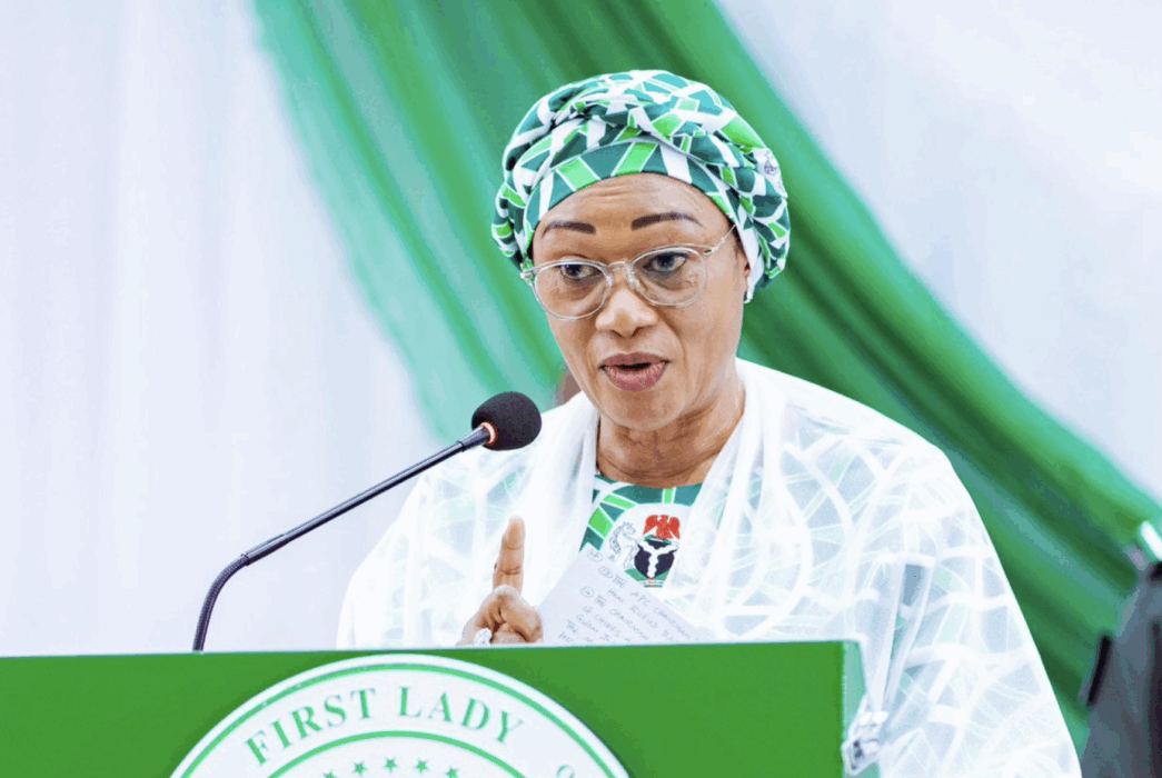 ‘Tinubu Eyeglasses’: Remi Tinubu Mocks Nigerians Who Fail to See Progress