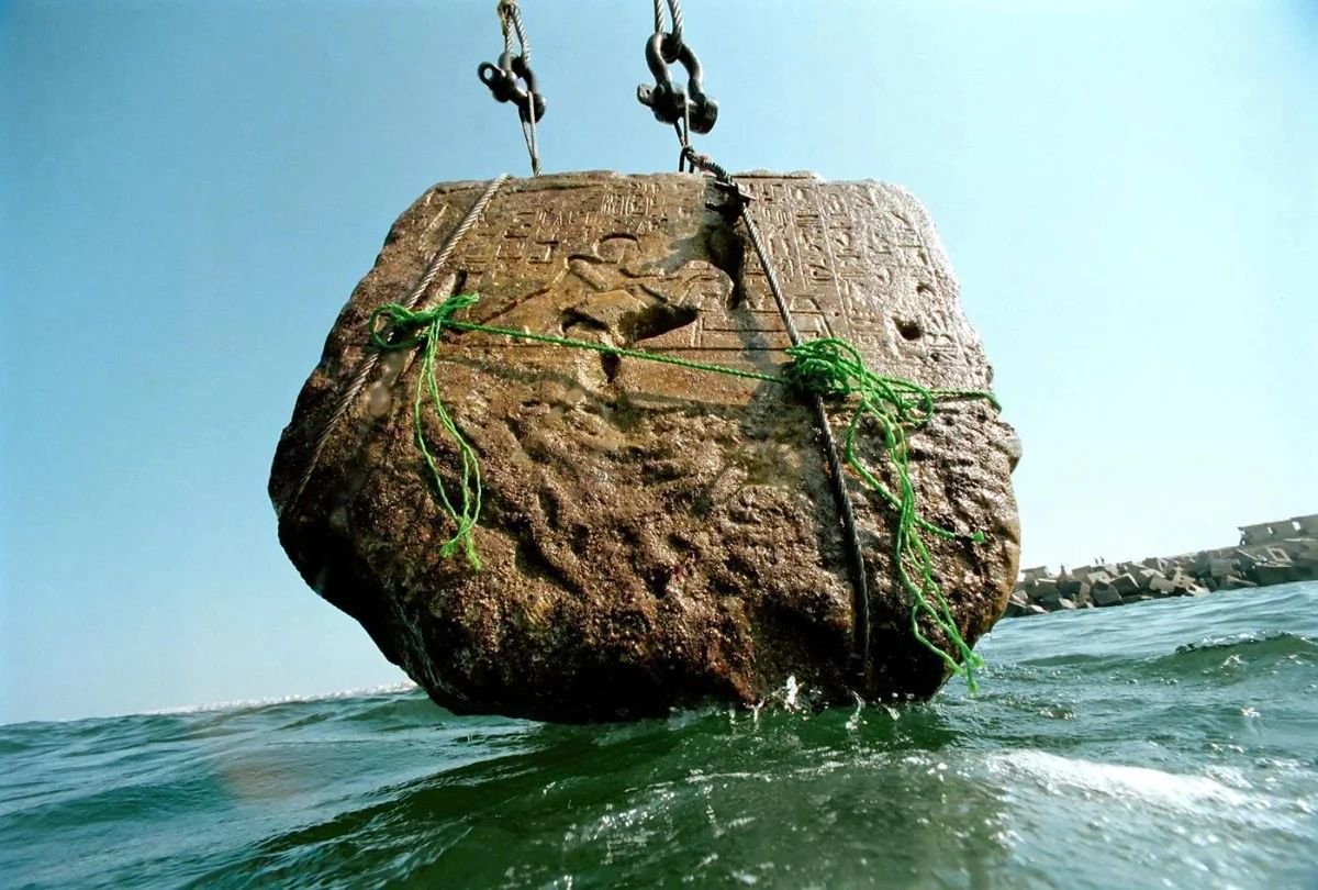 A small bronze ring recovered from beneath the waters off Egypt’s Mediterranean coast is offering a rare glimpse of one of the ancient world’s most famous monuments: the Lighthouse of Alexandria.