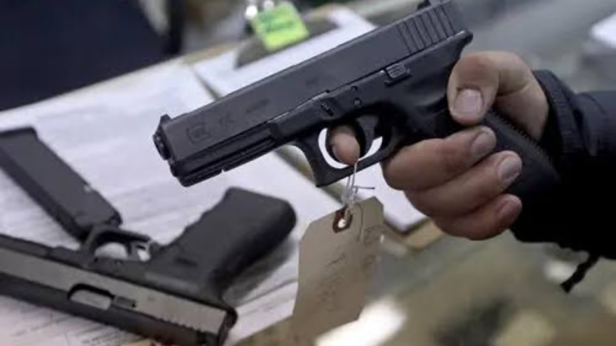 Rs 13.1 crore snatched at gunpoint in Karachi