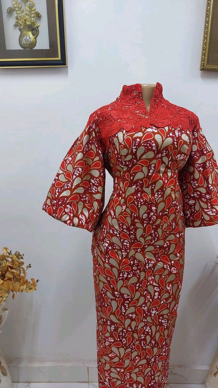 Elegant High-Neck Dress Styles for Mothers Who Want to Look Classy and Sophisticated