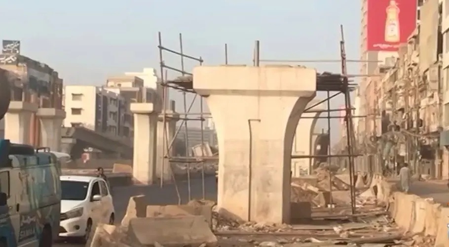 Red Line Structure Collapses in Karachi, Security Guard Killed