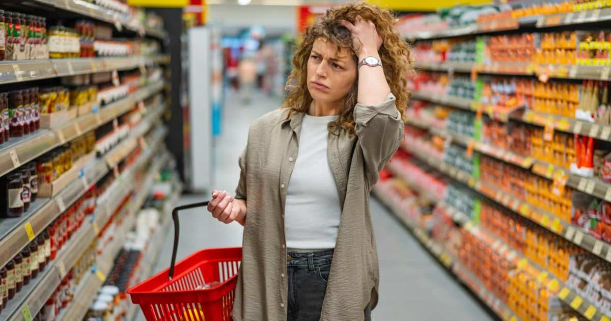 Grocery store refused to sell her two loose onions, so she offered to pay for a full bag. The cashier threw them out ‘for safety’ instead