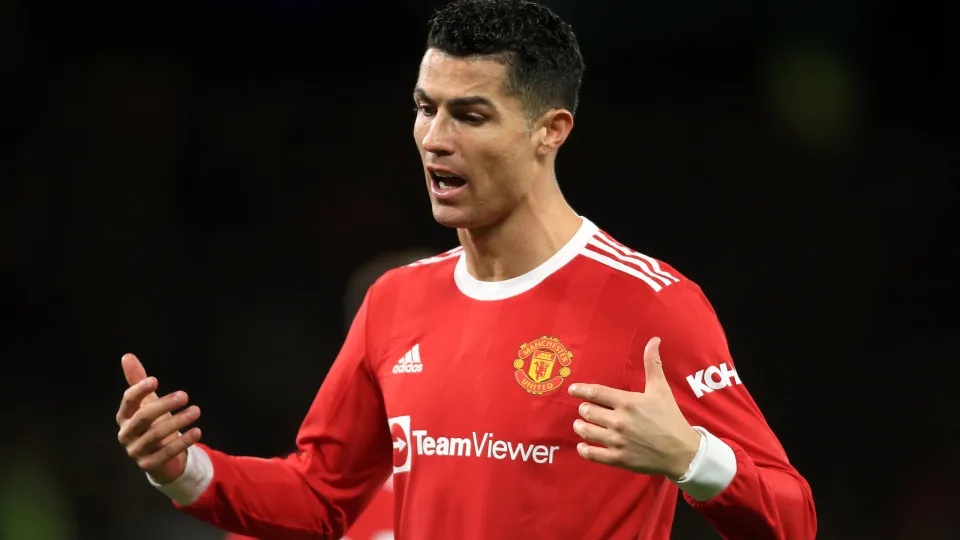 Manchester United’s Viral Video of Ronaldo and Cavani Sparks Online Debate