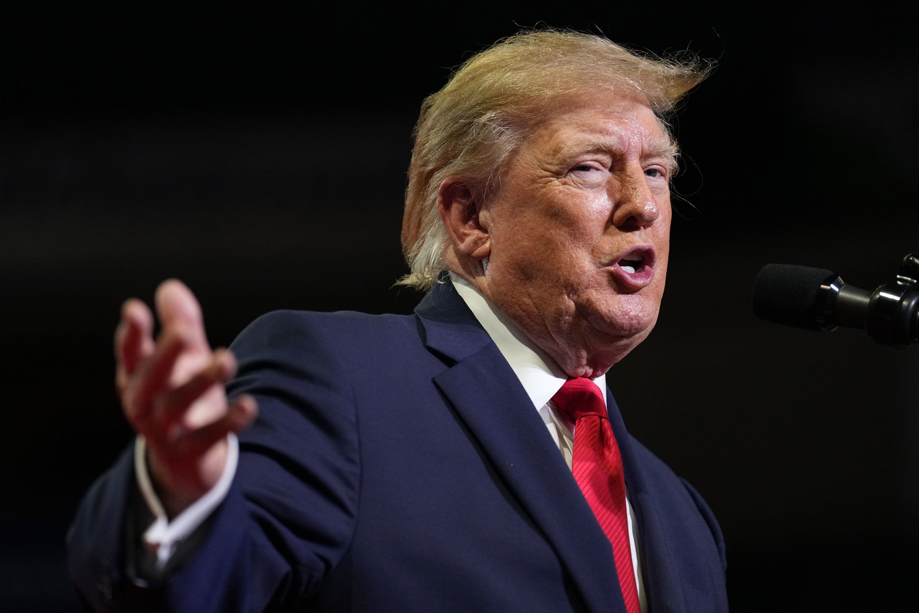Trump holds raucous Ohio rally as he tries to shore up base voters for GOP