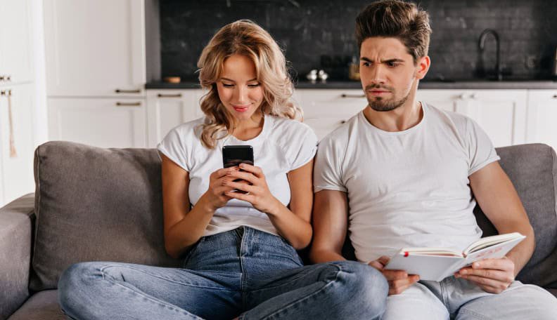 BREAKING: Signs She’s Dating Other Guys Behind Your Back