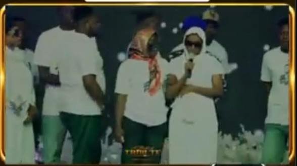 “Please Do Not forget Your Children And I, I ‘ll Forever Miss You” – Toluwanisings’ Wife Breaks Down In Tears At Tribute Night