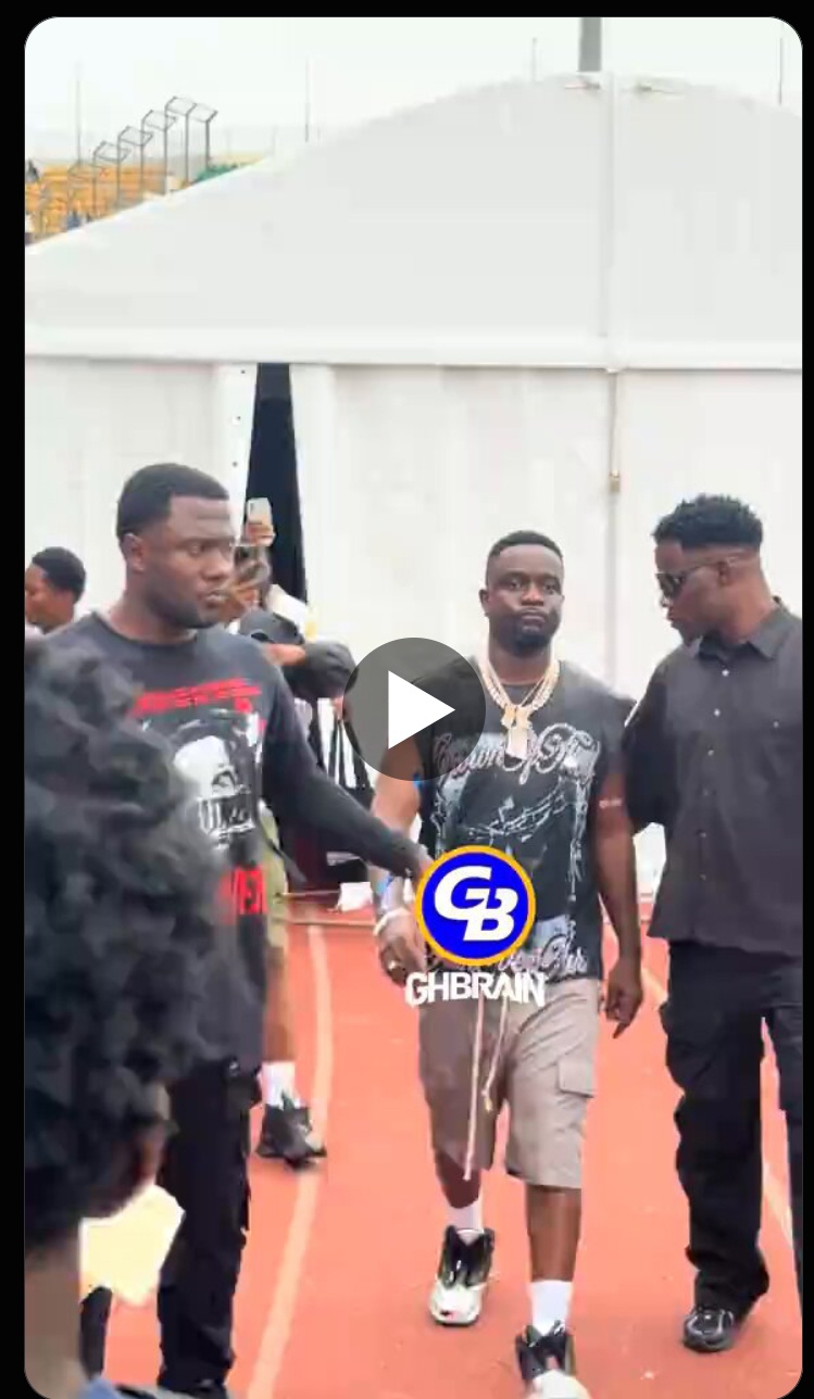 Sarkodie Leaves Kumasi Stadium Looking Tired After Successful Rapperholic 2026 Concert