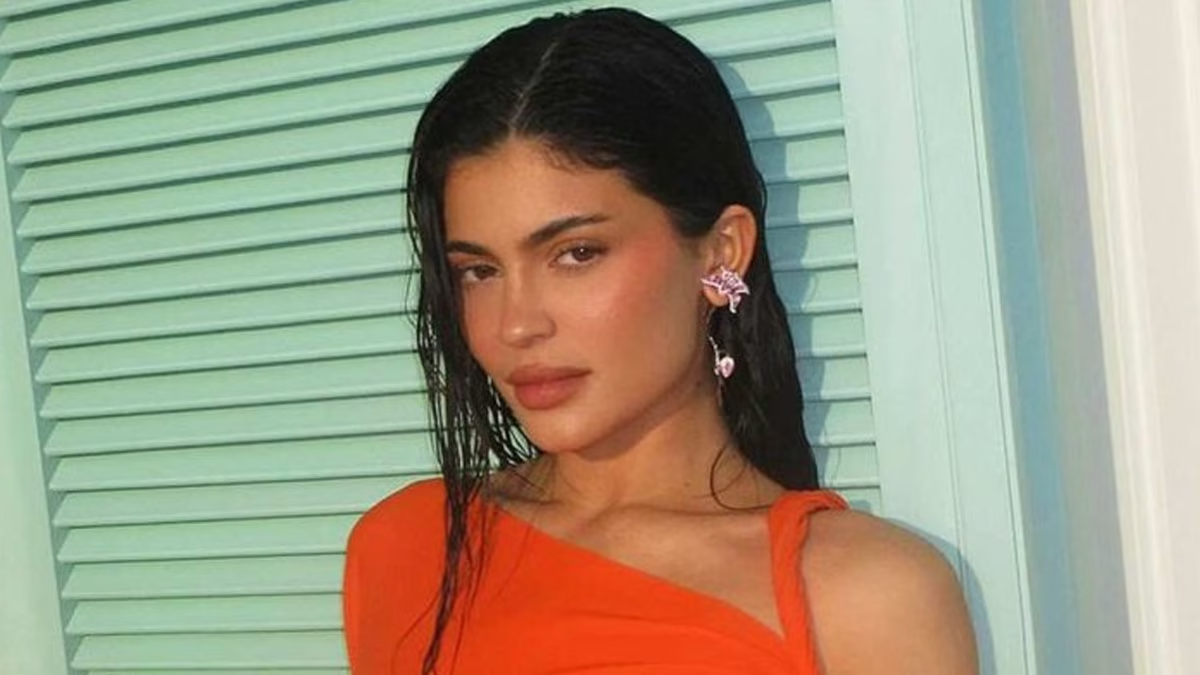 Kylie Jenner sparks reading trend by sharing her latest book obsession