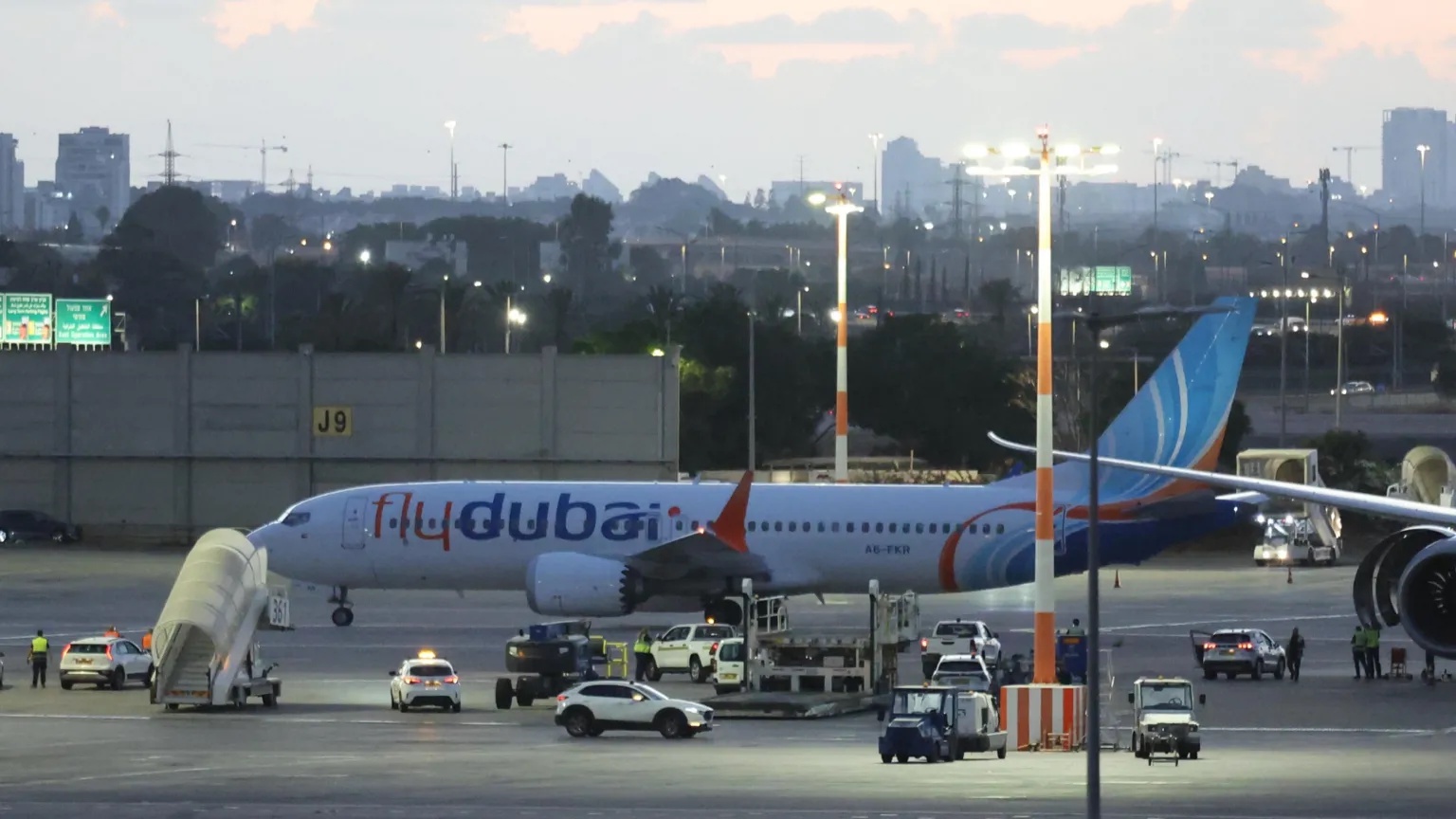 ‘Hero’ pilot stabbed by other pilot on Israel-bound plane, Israeli PM says