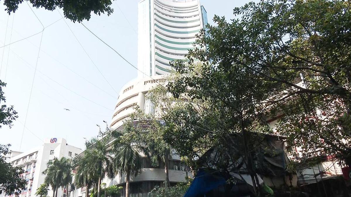Stock markets close lower amid elevated crude oil, rising inflation