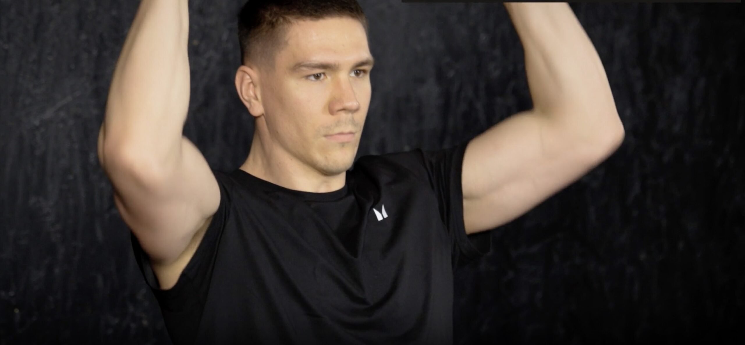 Shoulder Press vs Arnold Press: Which Builds Better Shoulders for Beginners?